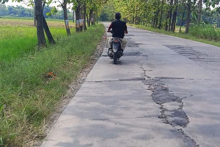 Melintasi Ruas Jalan Provinsi Ngawen - Kunduran di Blora yang Bakal Digelontor Anggaran Rp 14,5 Miliar