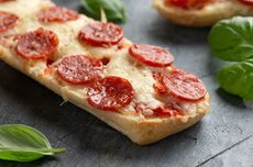 Resep Pizza Baguette, Praktis cuma Butuh 5 Bahan 