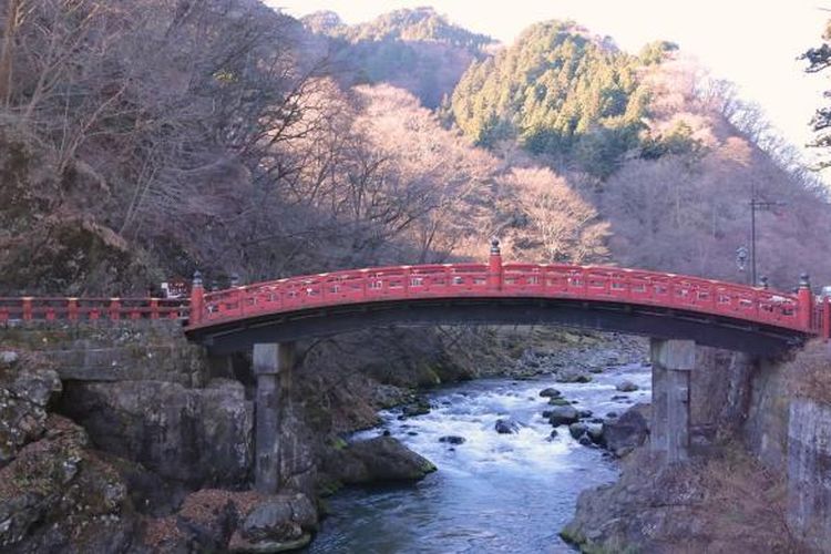 Shinkyo Bridge yang terkenal, dulunya jembatan ini hanya boleh dilewati oleh anggota keluarga kerajaan.