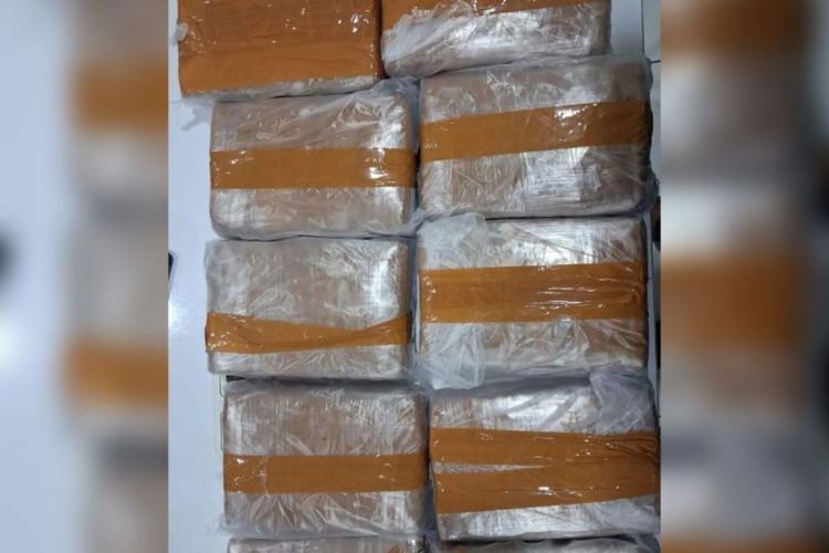 Polda Banten Gagalkan Pengiriman 11 Kg Ganja via Ekspedisi, Dua Tersangka Ditangkap dan Dua DPO Diburu
