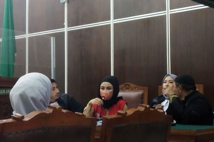 Terdakwa Medina Zein saat dihadirkan di dalam persidangan kasus dugaan pencemaran nama baik Marissya Icha di Pengadilan Negeri Jakarta Selatan, Senin (8/8/2022). 