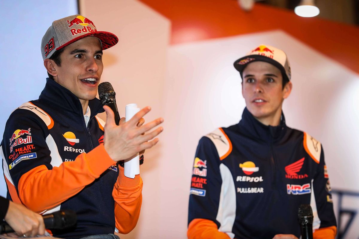 Tim MotoGP, Repsol Honda, Marc Marquez dan Alex Marquez saat acara Repsol Lubricant Show di Hotel Shangri-La, Jakarta, Rabu (5/2/2020). Repsol Honda memperkenalkan kakak beradik Marc dan Alex Marquez sebagai pebalap mereka untuk MotoGP 2020.