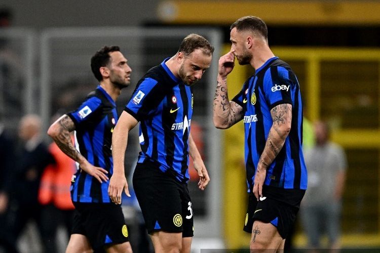 Inter Milan harus rela bermain imbang 2-2 dengan Cagliari pada laga lanjutan Serie A 2023-2024, Minggu (14/4/2024).
