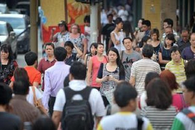 Relasi sosial penduduk Singapura harus dieratkan kembali. 