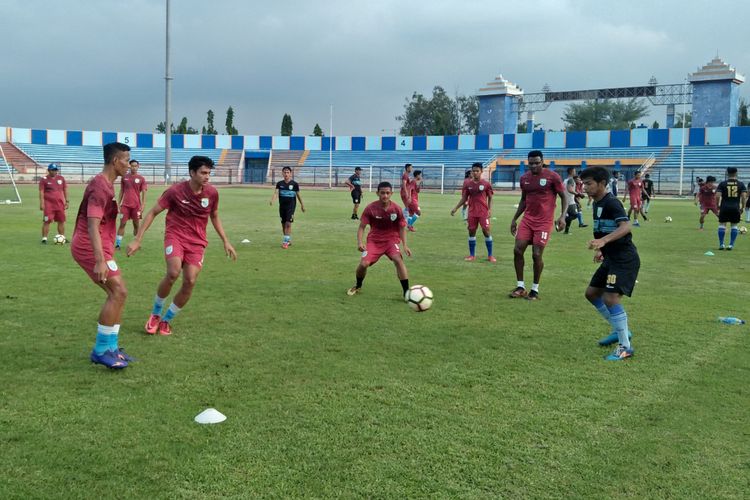 Suasana latihan skuad Persela Lamongan di Stadion Surajaya, Kamis (7/2/2019) sore.