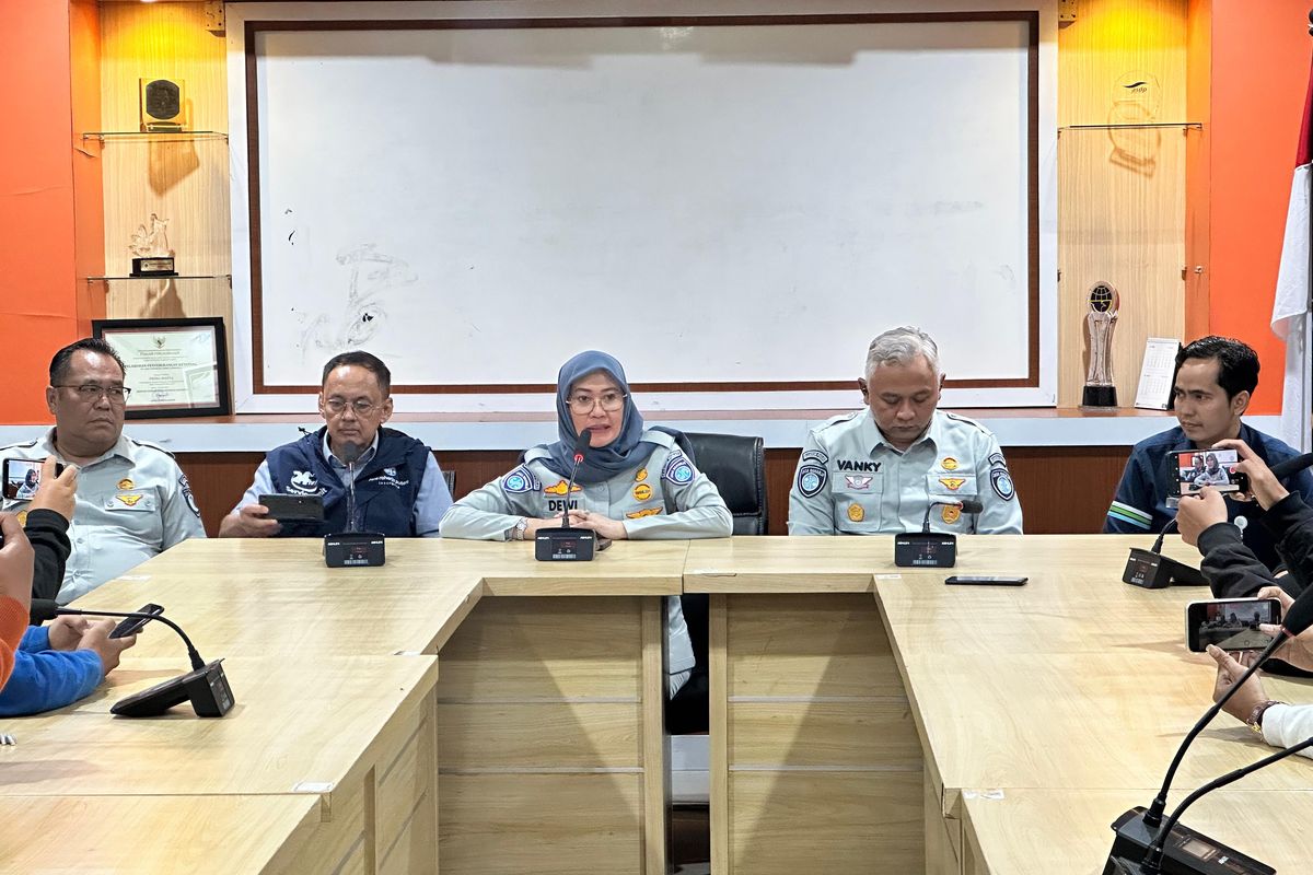 Jasa Raharja melakukan kunjungan kerja ke Pelabuhan Ketapang, Banyuwangi, Jawa Timur, pada Kamis (3/7/2025). Agenda ini dilakukan sebagai respons cepat terhadap musibah tenggelamnya Kapal Motor Penyeberangan (KMP) Tunu Pratama Jaya di Selat Bali.