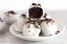 Resep Oreo Truffles, Camilan Mirip Es Kul-kul tetapi Isinya Biskuit 