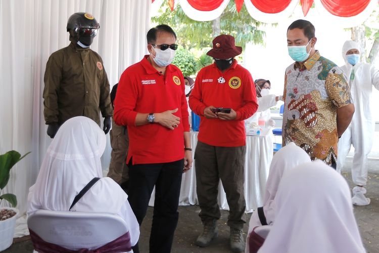 Wali Kota Semarang Hendrar Prihadi menerima bantuan dari Badan Intelijen Negara (BIN) berupa Mobile Laboratorium Covid-19 dan vaksin, Senin (19/7/2021). 

