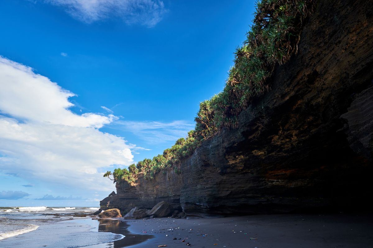 Ilustrasi Pantai Nyanyi di Tabanan, Bali.