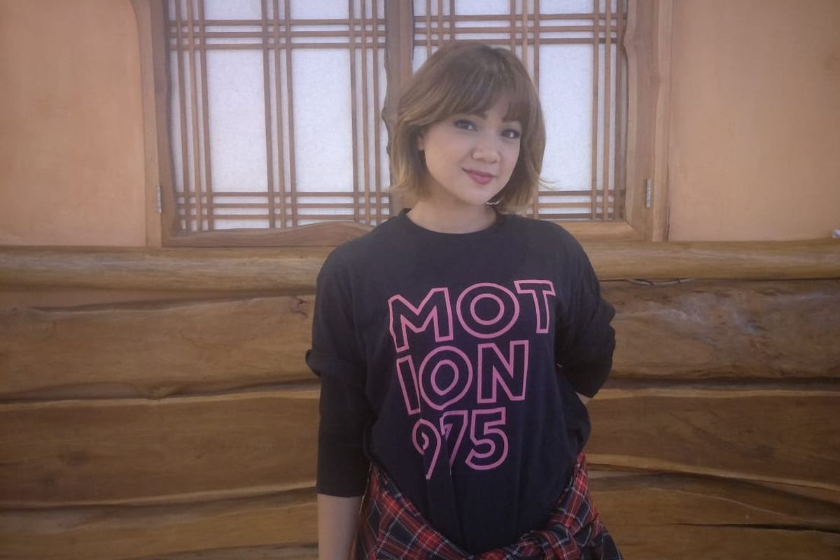 Nirina Zubir ditemui usai tampil dalam acara Konser Hari Musik Nasional 2019 bersama Motion Radio 97,5 FM di Kota Kasablanka, Jakarta Selatan, Jumat (8/3/2019).