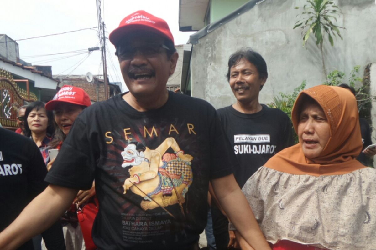 Calon wakil gubernur DKI Jakarta Djarot Saiful Hidayat blusukan di Jalan Buaran, Klender, Minggu (19/3/2017). 