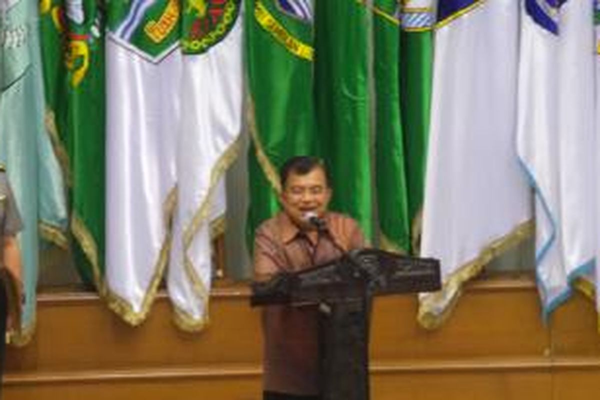 Wakil Presiden Jusuf Kalla saat menyampaikan sambutan dalam acara Rapat Koordinasi Nasional Kabinet Kerja 2014-2019 di Kantor Kementerian Dalam Negeri, Jakarta, Selasa (4/11/2014).