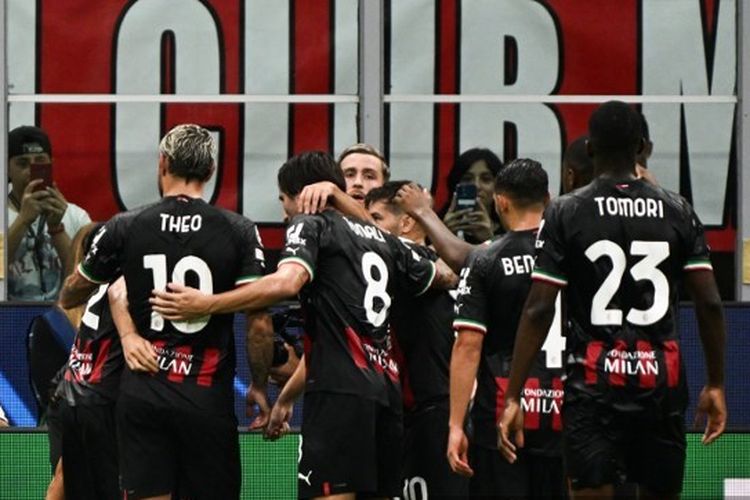 Para pemain AC Milan merayakan gol pembuka yang dicetak oleh Olivier Giroud dalam laga melawan Dinamo Zagreb pada matchday kedua Liga Champions 2022-2023 yang digelar di Stadion San Siro, Rabu (14/9/2022) waktu setempat. Terkini, AC Milan akan menjamu AS Roma pada pekan ke-17 Liga Italia 2022-2023 di Stadion San Siro, Senin (9/1/2023) dini hari WIB.