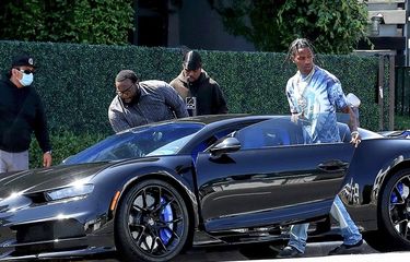 Mobil Bugatti Chiron milik Travis Scott.