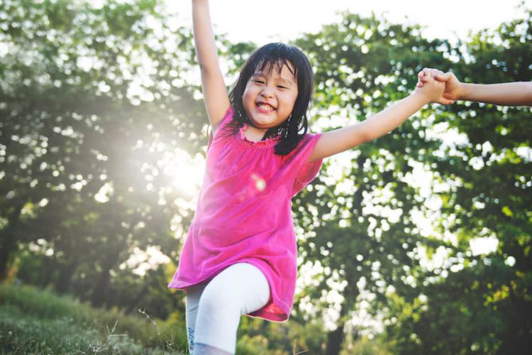 Menjaga tulang anak penting dilakukan sejak dini. Dokter jelaskan cara mencegah tulang rapuh, mulai dari nutrisi hingga aktivitas fisik teratur.