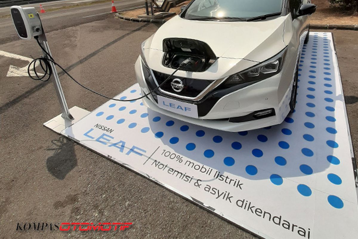 Mobil listrik Nissan Leaf di Karawang, Jawa Barat.