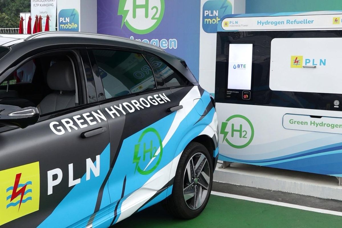 Hydrogen Refueling Station (HRS) atau stasiun pengisian kendaraan hidrogen pertama di Indonesia berlokasi di Senayan, Jakarta, hasil inovasi dan terobosan dari PLN Indonesia Power yang merupakan upaya dan inovasi lanjutan PLN dalam pembangunan ekosistem hidrogen secara end-to-end di Indonesia.
