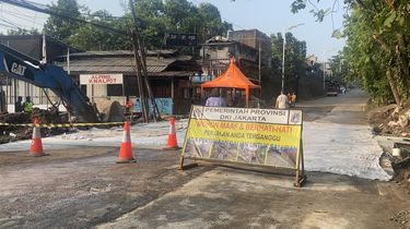 Jalan Raya Lenteng Agung Arah Depok Masih Ditutup Selasa Pagi