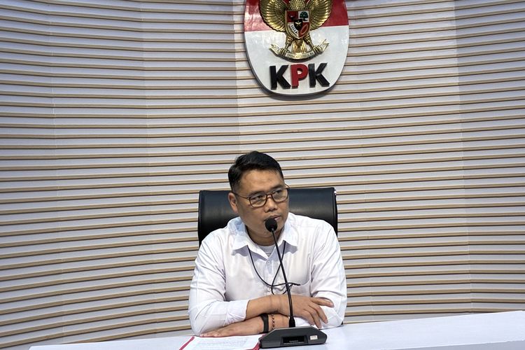 Yaqut Ditahan KPK dalam Kasus Kuota Haji, Ini Bukti-Bukti yang Menjeratnya Deputi Bidang Penindakan dan Eksekusi KPK Asep Guntur Rahayu dalam konferensi pers di Gedung Merah Putih, Jakarta, Jumat (27/2/2026).