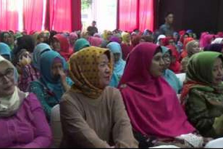Panwaslu Pangkalpinang Kepulauan Bangka Belitung membekali ibu-ibu rumah tangga dengan program pengawasan
