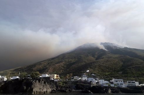 Gunung Stromboli di Italia Meletus, Puluhan Warga Melompat ke Laut