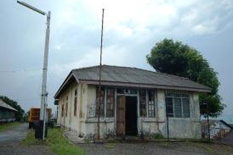 Bangunan Kantor Pos di Pulau Sambu, Kepulauan Riau, yang dibiarkan kosong tanpa kegiatan.