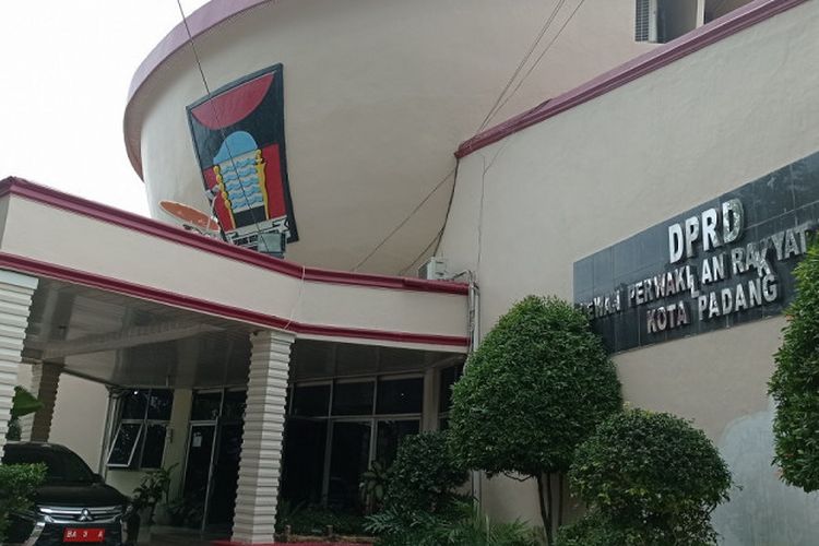 Kantor DPRD Kota Padang.