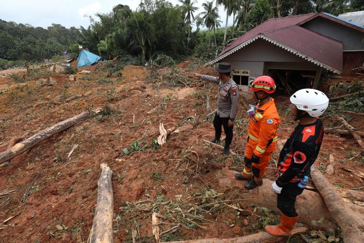 Update Longsor Natuna Korban Meninggal Jadi 36 Orang 18 Masih Hilang