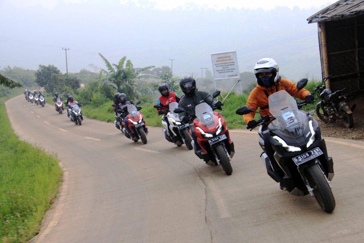 Mudik menggunakan motor wajib menggunakan peralatan lengkap seperti helm, jaket, dan sepatu