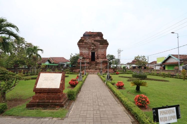 Candi Pari peninggalan Kerajaan Majapahit.