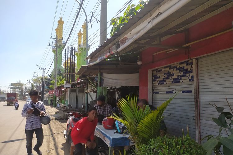 Sebanyak 32 lapak di sekitar Makam Syekh Jumadil Kubro terancam digusur karena pembangunan Tol Semarang-Demak