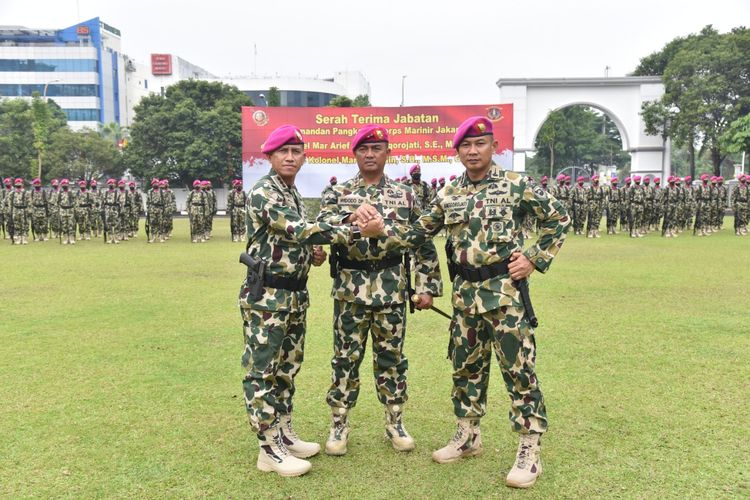 Kolonel (Mar) Nasrudin resmi memegang tongkat komando Komandan Pangkalan Marinir (Danlanmar) Jakarta menggantikan Kolonel (Mar)Arief RH Anggorojati.