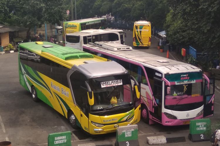 Armada bus di terminal Kampung Rambutan, Jumat (8/6/2018)
