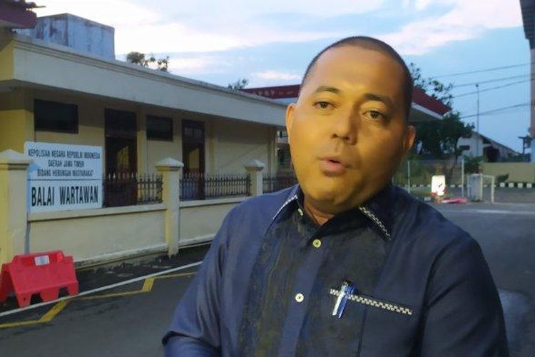 Kuasa hukum Bupati Bangkalan Abdul Latif, Suryono Pane di Mapolda Jatim, Rabu (7/12/2022).