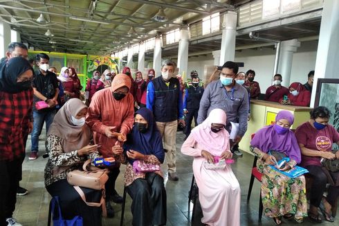 Disorot Mensos Risma, 7.161 Kartu Bansos di Nganjuk Mulai Didistribusikan ke Warga Hari Ini