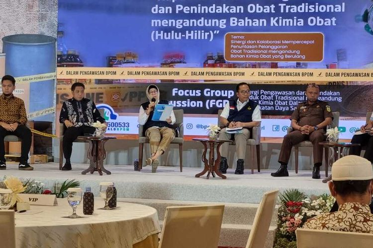 Plt. Deputi Bidang Pengawasan Obat Tradisional, Suplemen Kesehatan dan Kosmetik BPOM Reri Indriani saat Rapat Koordinasi Pengawasan dan Penindakan Obat Tradisional Mengandung Bahan Kimia Obat, di Kota Semarang, Kamis (3/8/2023).