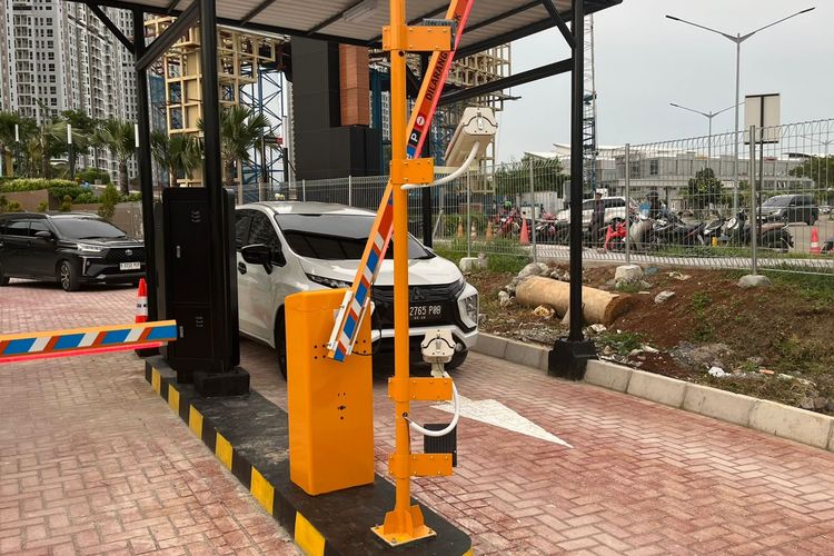 Sistem parkir pintar eNOS dirancang untuk memberikan pengalaman parkir yang benar-benar tanpa sentuhan. 