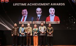 Dirut Pertamina Terima Lifetime Achievement Award di IEA 2024
