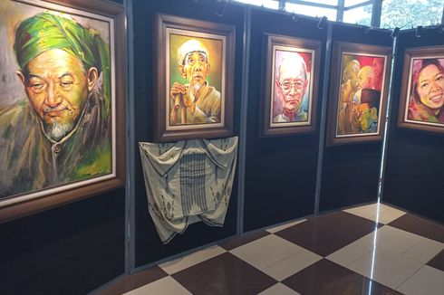 Jejaring Duniasantri Pajang Lukisan dan Sarung Memorabilia Mbah Moen hingga Gus Dur di Makara Art Center UI
