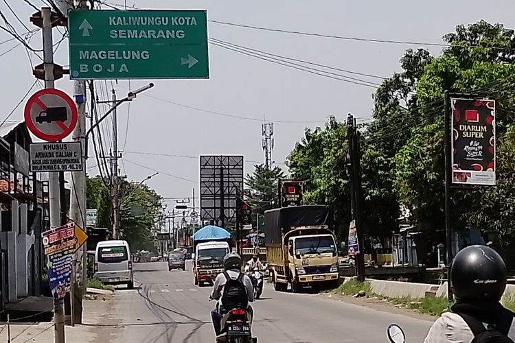 Papan petunjuk jalan Kaliwungu -Boja, yang menghubungkan Kendal dan Semarang serta Ungaran. KOMPAS.COM/SLAMET PRIYATIN