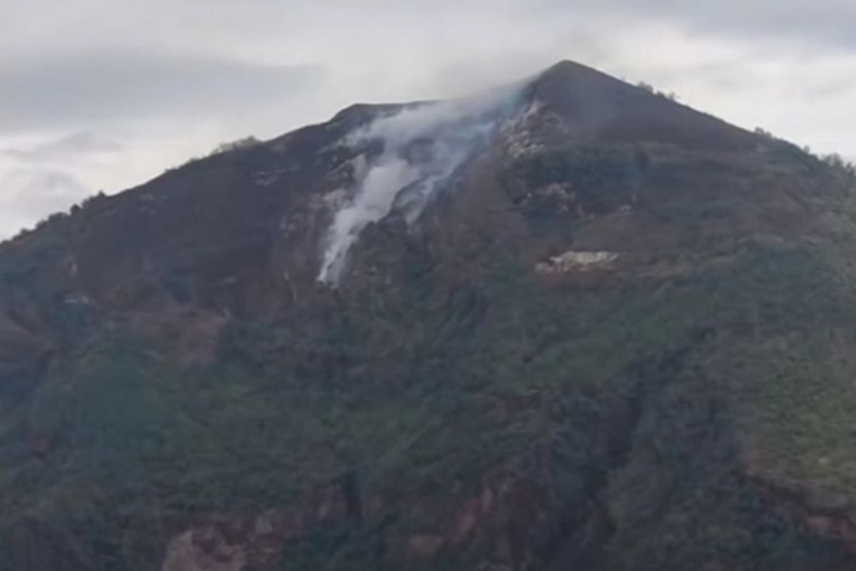 Meski Status Gunung Iya Turun ke Level Waspada, Warga Diimbau Waspada Gas Beracun