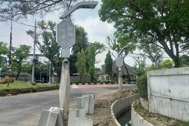 Penampakan lampu pocong yang terbengkalai di Jalan Sudirman, Kota Medan, Rabu (10/5/2023).