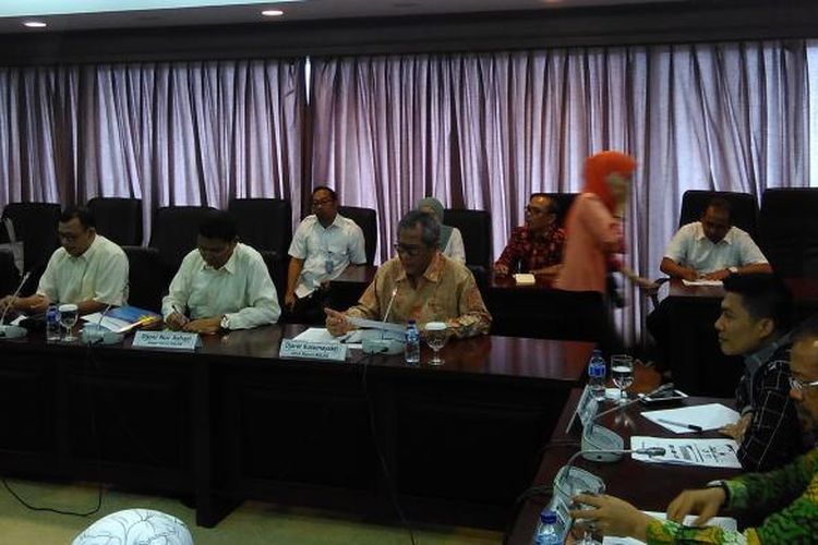 Muhammad Asri Anas memimpin rapat tim 10 terkait kasus Irman Gusman