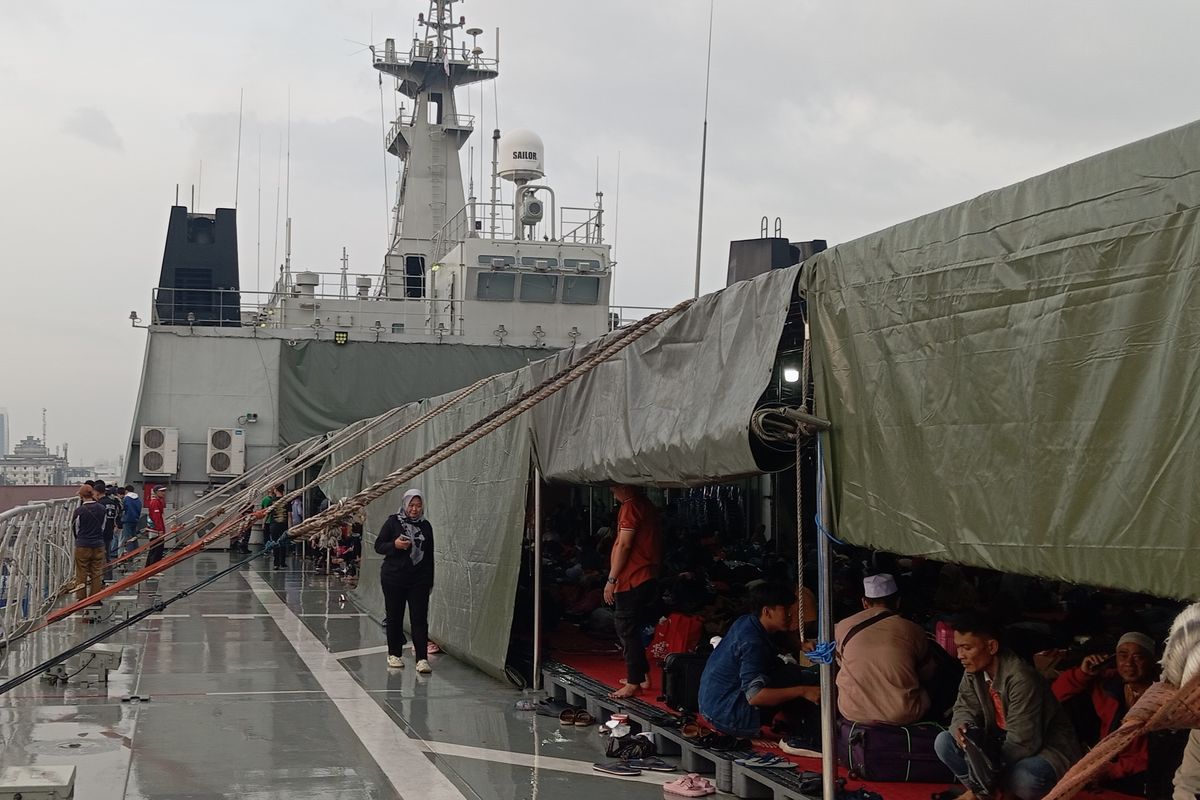 Serunya Mudik Naik Kapal Perang: Pengalaman Pertama Keluarga Isnadi Bersama TNI AL