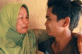 Keturunan WNI Tanpa Identitas di Malaysia Bertemu Ibu Kandung Setelah 15 Tahun