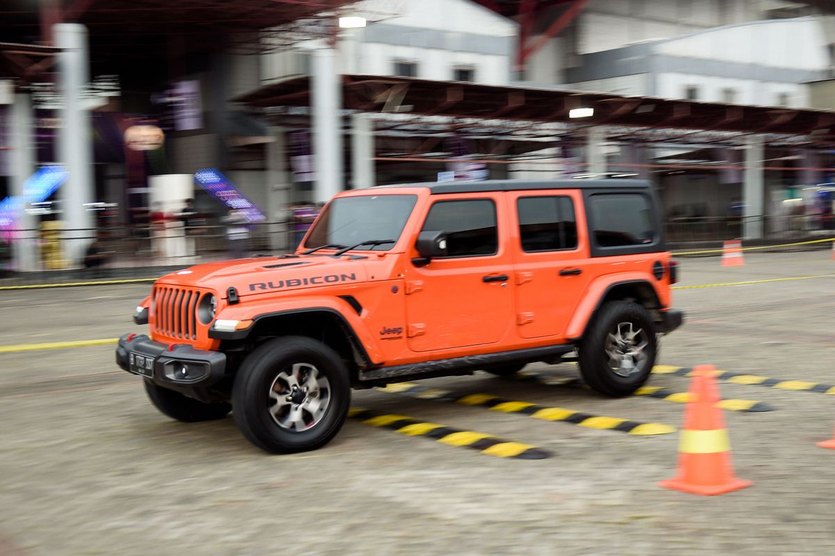 Ilustrasi area test drive di IIMS yang salah satunya menawarkan Jeep Wrangler Rubicon.