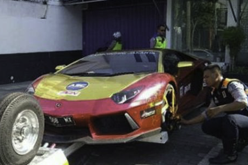 Pelat Lamborghini yang Terbakar di Surabaya Palsu, Pemilik Tak Bisa Tunjukan STNK dan SIM