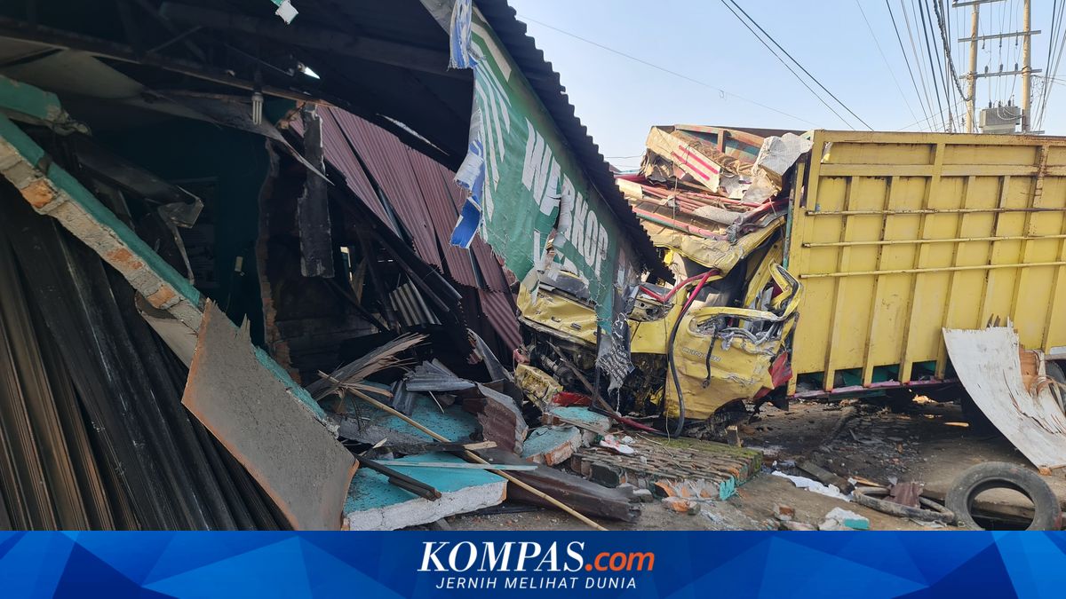 Kecelakaan Truk Vs Pikap di Pancur Batu, 5 Rumah Warga Rusak-1 Orang Tewas