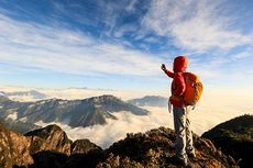 5 Tips Aman Mendaki Gunung untuk Lansia, Jangan Paksakan Diri