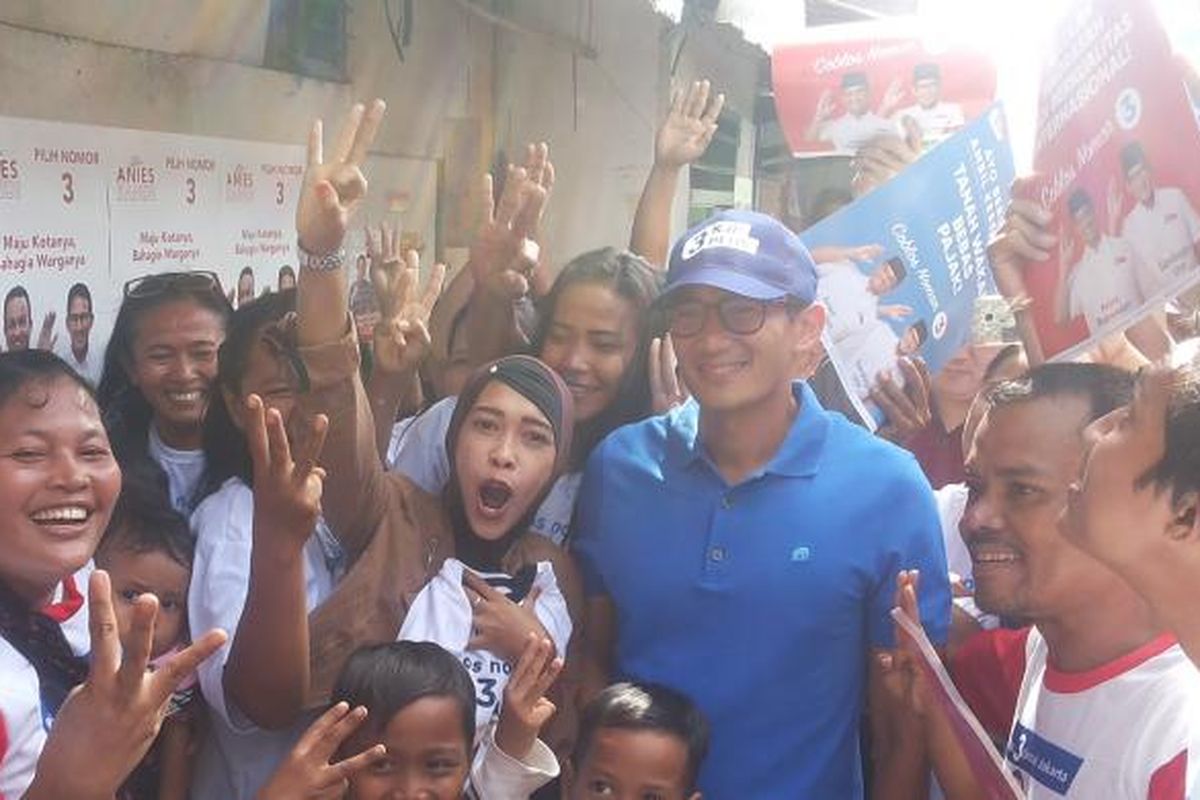 Calon wakil gubernur DKI Jakarta nomor pemilihan tiga Sandiaga Uno saat berkampanye di kampung Kebon Bayam, Kelurahan Papanggo, Tanjung Priok, Jakarta Utara, Rabu (25/1/2017)